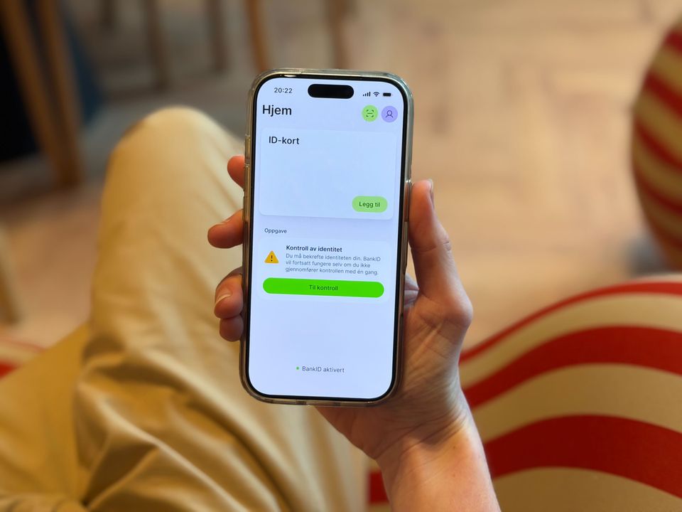 ID-kontroll i BankID-appen: Får du dette varselet, er det bare å finne frem pass eller nasjonalt ID-kort og skanne i BankID-appen. Simen Lorentzen / Stø